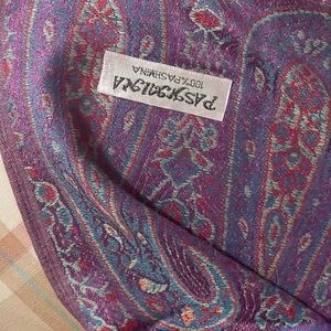 Insanely beautiful and very comfortable Paisley, Pashmina, Boho scarf!! ;)